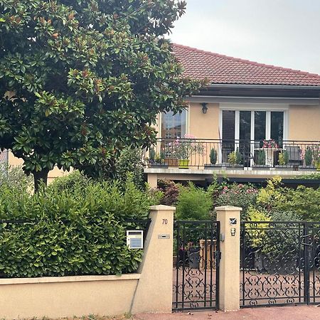 Bed and Breakfast Casa Lovo Saint-Laurent-de-Mure Esterno foto
