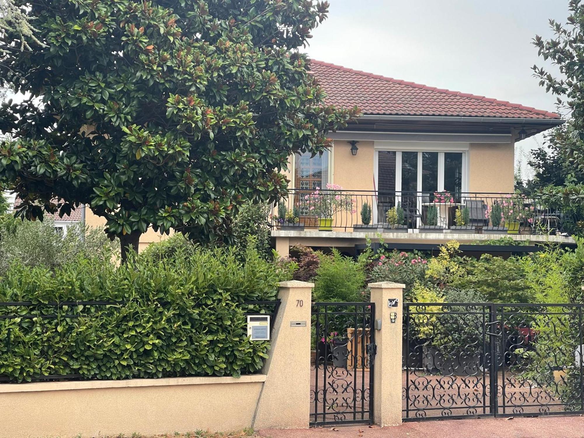 Bed and Breakfast Casa Lovo Saint-Laurent-de-Mure Esterno foto